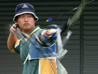 Le sport passionnant du tir à l&#039;arc exige précision, concentration et contrôle tandis que les archers tirent des flèches, atteignant leur cible avec rapidité et précision