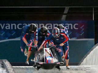 El bobsled, que se origin&oacute; en Suiza en la d&eacute;cada de 1890 y en el que los trineos alcanzan velocidades cercanas a los 160 km/h, se introdujo en los Juegos Ol&iacute;mpicos de 1924