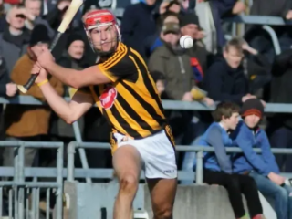 Херлинг — это древний гэльский вид спорта, корни которого уходят корнями в Ирландию более 3000 лет назад и воплощают ирландскую культурную самобытность, наследие и чувство общности