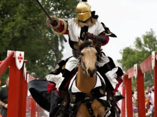 Las justas son un deporte ecuestre tradicional que se origin&oacute; en la Edad Media como una forma de entrenamiento de combate para los caballeros en preparaci&oacute;n para la guerra medieval