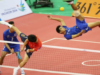 Получив признание во всем мире благодаря своему динамичному и акробатическому стилю игры, сепак такрав сочетает в себе элементы футбола и волейбола, требующие ловкости, координации и атлетизма