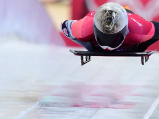 El skeleton es una emocionante prueba de los Juegos Ol&iacute;mpicos de Invierno, en la que los atletas se tumban boca abajo en un peque&ntilde;o trineo y se deslizan de cabeza por una pista helada a velocidades de v&eacute;rtigo