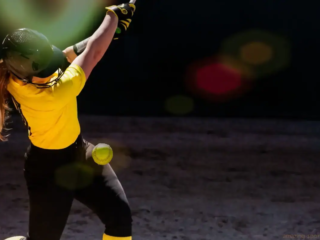 De retour aux Jeux olympiques de Los Angeles en 2028, le softball a vu le jour en 1887 à Chicago, en tant que version intérieure du baseball à jouer pendant l&#039;hiver