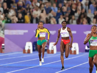 Introduite aux premiers Jeux olympiques modernes d&#039;Athènes en 1896, la course de 100 mètres exige des temps de réaction d&#039;élite et la capacité d&#039;atteindre des vitesses maximales en quelques secondes