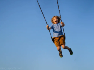 L&#039;échangisme, partie intemporelle et précieuse de l&#039;enfance, est une activité simple mais joyeuse qui apporte des sourires et des rires et constitue un élément essentiel du jeu des enfants depuis des générations